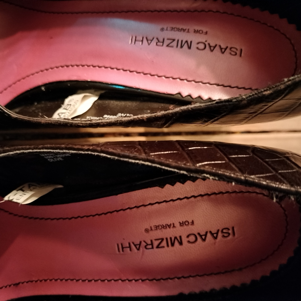 Isaac Mizrahi Dark Brown Croc-Embossed Leather Heels - Picture 8 of 9